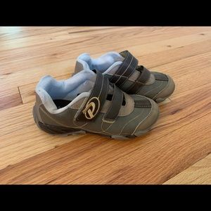 Boys dressy sneakers